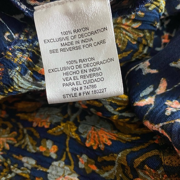 🌷SOLD🌷Sleevless V neck boho top size M - Picture 6 of 7